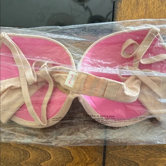 NWT Victoria’s Secret Pink Push-Up bra
Nude color, size 36A - Picture 3 of 3